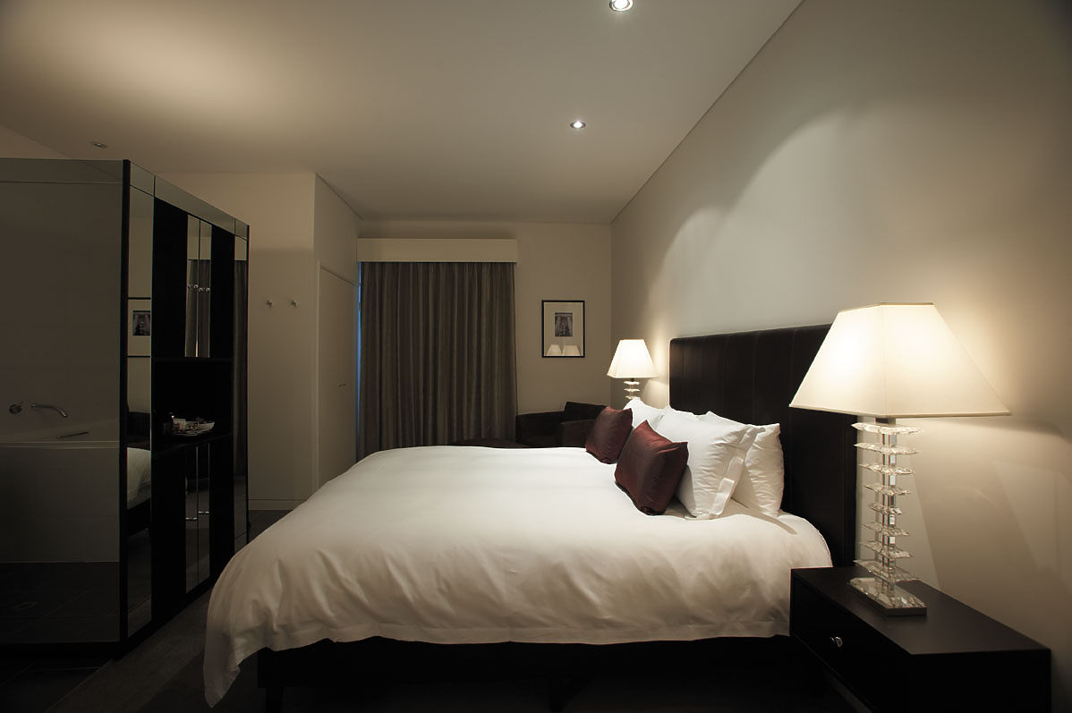 Dimension 8 Lighting – Outram